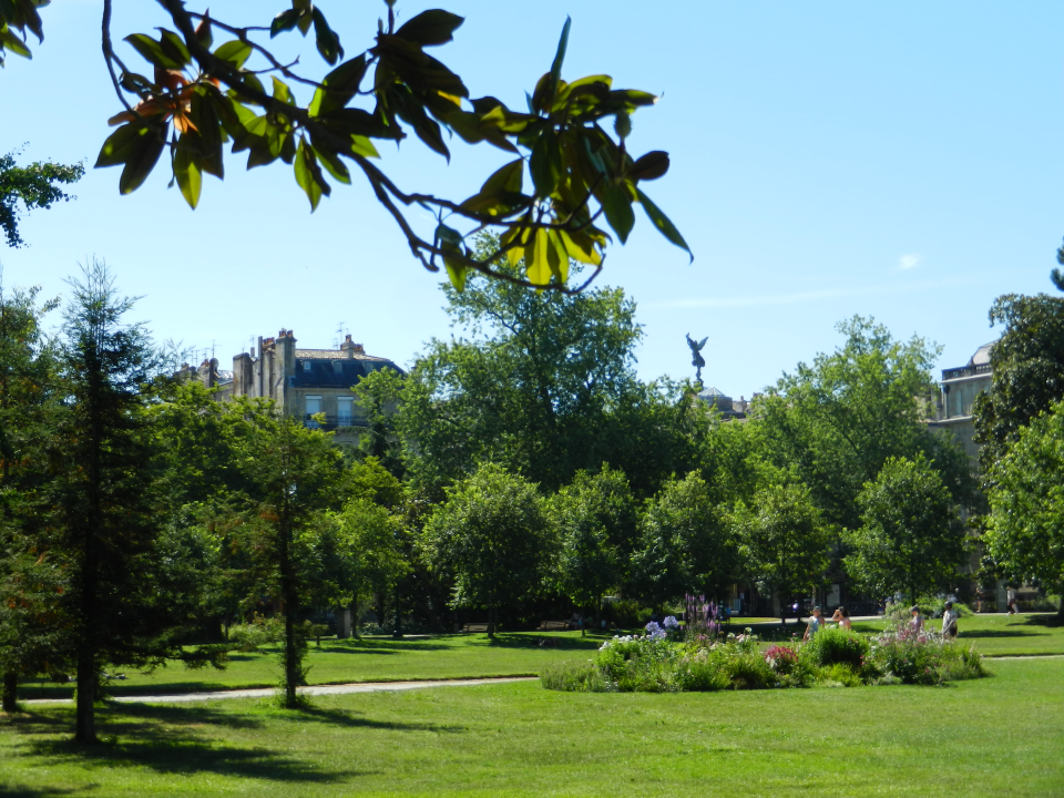 And of course we managed to sneak in the third angel ;-). Later in the afternoon we made a tour along the Garonne up to the 