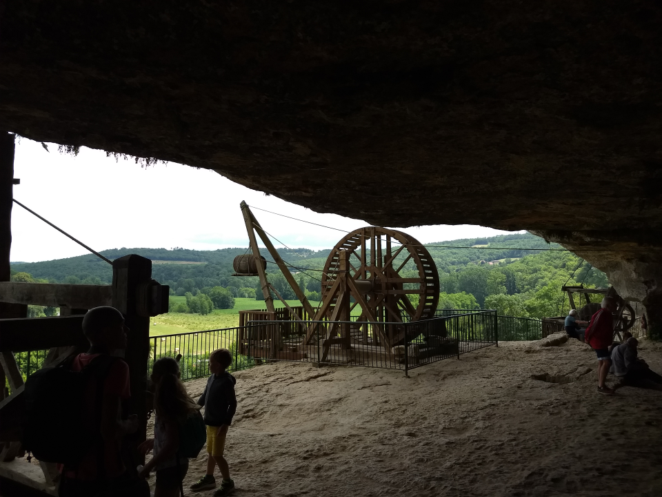 Here a look from the shelter out into the valley.