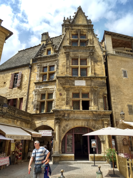 ... beautiful houses ...